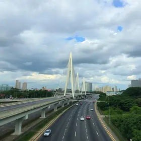 viaduto sob a rodovia SP-101