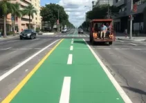 Pintura da ciclovia na Av. Santana