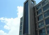 elevador com falha mecânica