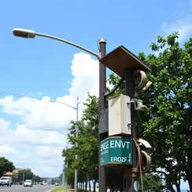 dispositivos públicos vandalizados